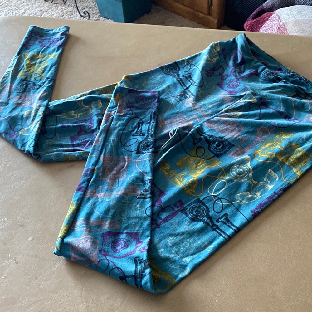 Lularoe  (Telephones) Leggings -One Size